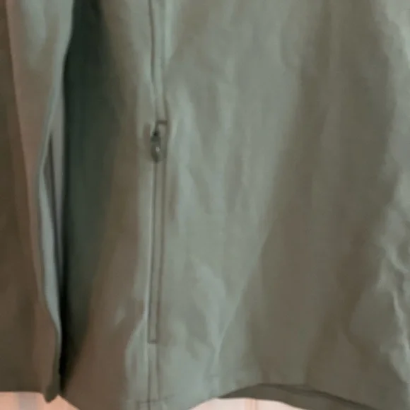 Lands' End Women’s NWT Lily Pad Green Quarter-Zip Top - Picture 3 of 6